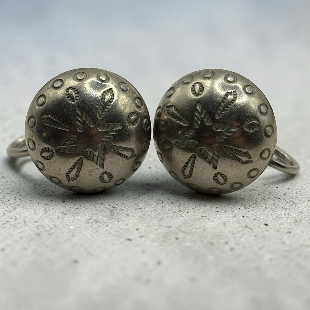 Vintage Southwestern Earrings Screw Back Button Silver Tone Metal Etched Design‎